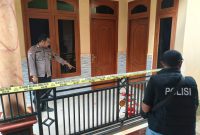 Polisi melakukan olah tempat kejadian perkara (TKP) di lokasi bocah meninggal dunia akibat serangan monyet di Desa Sotabar, Kecamatan Pasean, Pamekasan.