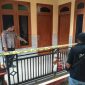 Polisi melakukan olah tempat kejadian perkara (TKP) di lokasi bocah meninggal dunia akibat serangan monyet di Desa Sotabar, Kecamatan Pasean, Pamekasan.