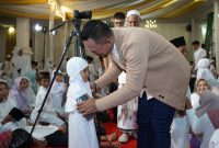 Founder BIP Foundation, H. Ali Zainal Abidin, saat menggelar acara santunan anak yatim.