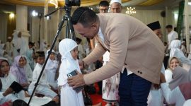 Founder BIP Foundation, H. Ali Zainal Abidin, saat menggelar acara santunan anak yatim.