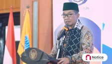 Dr. Drs. K.H. Kholilurrahman, S.H., M.Si. Bupati Pamekasan saat melakukan sambutan