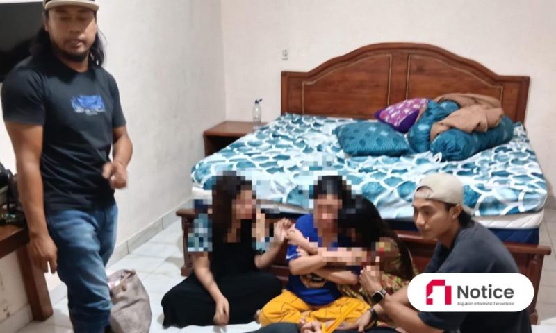 Terduga komplotan pencuri emas saat dibekuk polisi.