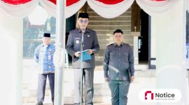 Bupati Pamekasan, KH. Kholilurrahman, bertindak sebagai inspektur upacara.