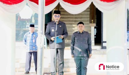 Bupati Pamekasan, KH. Kholilurrahman, bertindak sebagai inspektur upacara.