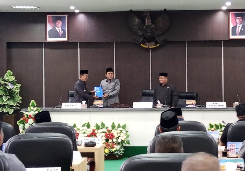Keterangan foto: Suasana Rapat Paripurna DPRD Pamekasan bersama Bupati Pamekasan.