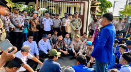 PMII saat melakukan dialog dengan Bupati Pamekasan