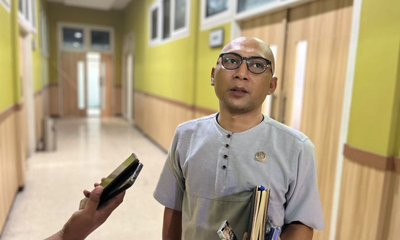 Anggota Komisi IV DPRD Pamekasan, Mustofa Afif, saat di Wawancarai di Gedung DPRD Pamekasan