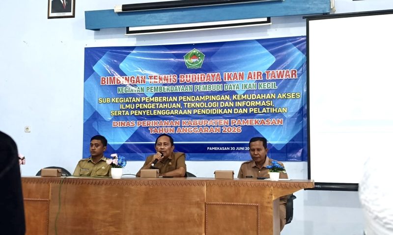 Kepala Dinas Kelautan dan Perikanan (Diskan) Pamekasan, Abdul Fata, saat membuka kegiatan Bimbingan Teknis (Bimtek) Budidaya Ikan Air Tawar.