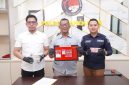 Kasatnarkoba Pamekasan AKP Suyanto memperlihatkan barang bukti berupa sabu dan uang tunai.