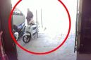 Keterangan foto: Aksi Curanmor di kawasan Ruko Teja, Kabupaten Pamekasan tertangkap cctv.