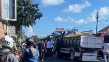 Penampakan mobil dump truck yang terlibat laka lantas.