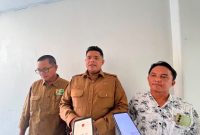 Keterangan foto: Kepala Bidang Produksi DKPP Pamekasan, Andi Ali Syahbana, saat diwawancarai usai pertemuan dengan perwakilan petani dan pengusaha rokok.