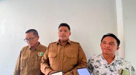 Keterangan foto: Kepala Bidang Produksi DKPP Pamekasan, Andi Ali Syahbana, saat diwawancarai usai pertemuan dengan perwakilan petani dan pengusaha rokok.