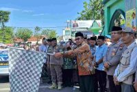 Keterangan foto: Bupati Pamekasan, KH Kholilurrahman saat melepas CJH ke tanah suci.
