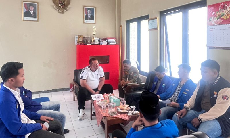 PC PMII Pamekasan saat melakukan Audiensi dengan Kasatpol PP Pamekasan Moh. Yusuf Wibisena