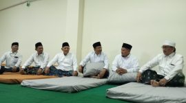 Pengurus PBNU bersama PWNU beserta panitia melakukan peninjauan terhadap fasilitas penginapan.