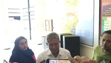 Sekretaris Daerah (Sekda) Pamekasan, Taufikurrachman, saat diwawancarai usai Kejari Pamekasan melakukan penggeledahan.