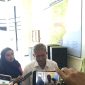 Sekretaris Daerah (Sekda) Pamekasan, Taufikurrachman, saat diwawancarai usai Kejari Pamekasan melakukan penggeledahan.