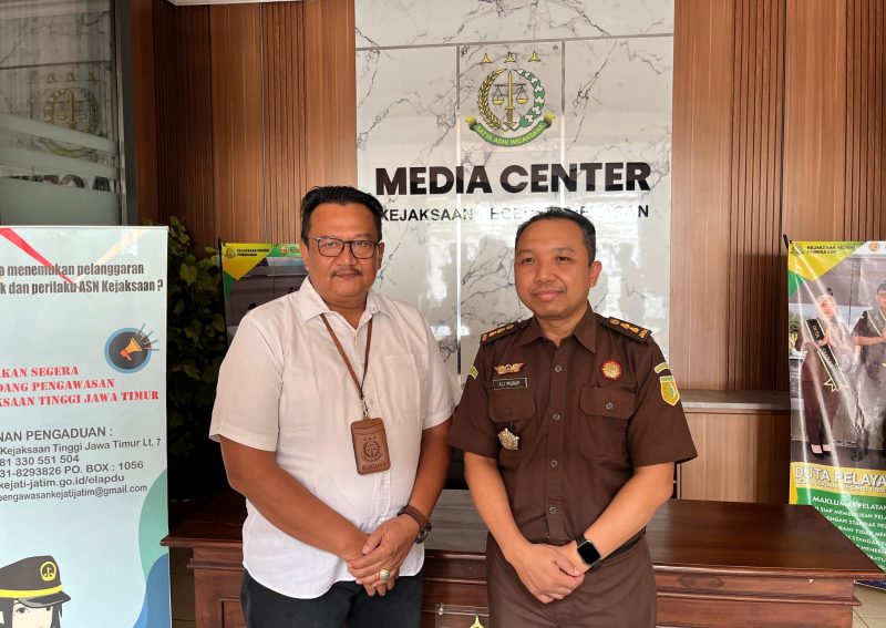 Kepala Seksi Intelijen Kejari Pamekasan, Agus Setiyo Budi dan Kasi Pidsus Kejari Pamekasan, Ali Munip.