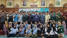 Momentum foto bersama Panitia Bidang Kesehatan Muktamar ke-35 NU.