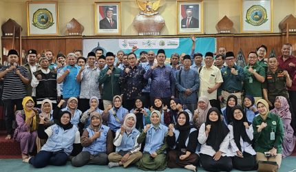 Momentum foto bersama Panitia Bidang Kesehatan Muktamar ke-35 NU.