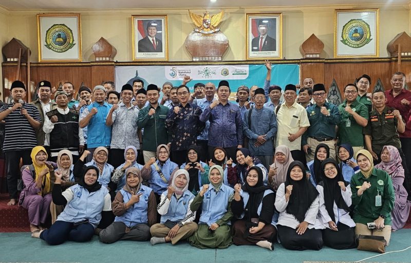Momentum foto bersama Panitia Bidang Kesehatan Muktamar ke-35 NU.
