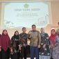 Sesi foto bersama Plt Kepala DPRKP Pamekasan, Andi Ali Syahbana bersama Muharram.