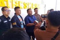 Kasat Reskrim Polres Pamekasan AKP Yoyok Hardianto, saat mengungkap prihal penjemputan paksa Direktur CV Dzarrin.