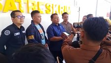 Kasat Reskrim Polres Pamekasan AKP Yoyok Hardianto, saat mengungkap prihal penjemputan paksa Direktur CV Dzarrin.