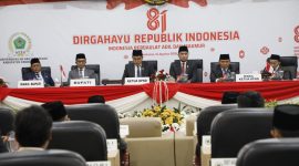 Pimpinan DPRD bersama Bupati dan Wabup Pamekasan mengikuti agenda mendengarkan Pidato Kenegaraan Presiden RI secara virtual di Ruang Paripurna DPRD.