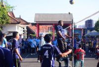 Suasana lomba bola Voli Gembira yang digelar Disporapar Pamekasan.