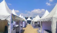 Tenda-tenda UMKM tampak terpasang untuk menyambut Muktamar ke-35 NU.