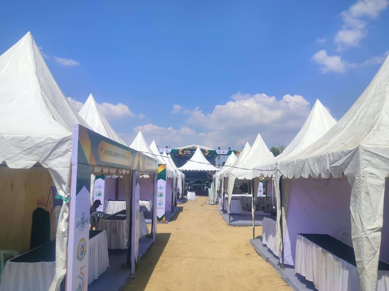 Tenda-tenda UMKM tampak terpasang untuk menyambut Muktamar ke-35 NU.