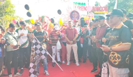 Pelepasan peserta JJS Central 88 di Selatan Monumen Arek Lancor.