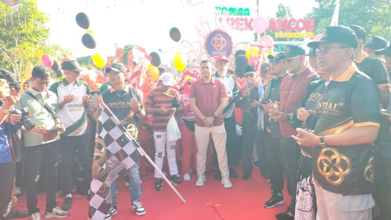 Pelepasan peserta JJS Central 88 di Selatan Monumen Arek Lancor.