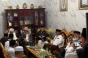 Sembilan Kiai sepuh yang tergabung dalam Ahlul Halli wal ‘Aqdi (AHWA) melakukan musyawarah.