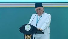Ketua Umum Pengurus Besar Nahdlatul Ulama (PBNU) masa khidmah 2026–2031, KH Abdul Hakim Mahfudz atau Gus Kikin, saat memberikan sambutan diacara penutupan Muktamar ke-35 NU.