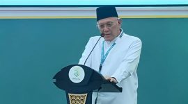 Ketua Umum Pengurus Besar Nahdlatul Ulama (PBNU) masa khidmah 2026–2031, KH Abdul Hakim Mahfudz atau Gus Kikin, saat memberikan sambutan diacara penutupan Muktamar ke-35 NU.