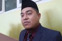 Ketua DPRD Pamekasan, Ali Masykur, saat diwawancarai.