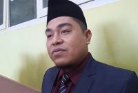 Ketua DPRD Pamekasan, Ali Masykur, saat diwawancarai.