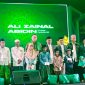 Sesi foto bersama Founder Bashra BIP, Bang Ali, setelah menyerahkan bantuan sosial kepada anak yatim secara simbolis.