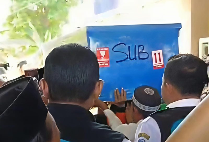 Jenazah Rian tiba di rumahnya, Desa Teja Timur, Kecamatan Pamekasan, Kabupaten Pamekasan, Rabu sekitar pukul 11.30 WIB.