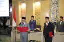 Bupati Pamekasan, KH Kholilurrahman saat melantik dan mengambil sumpah pejabat di lingkungan Pemkab Pamekasan.