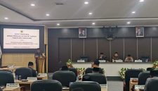 Bupati Pamekasan, KH Kholilurrahman saat menyampaikan nota keuangan Raperda tentang Perubahan APBD 2026.