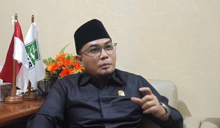 Wakil Ketua DPRD Pamekasan, Khairul Umam, saat ditemui di ruang kerjanya.