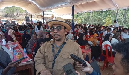 Direktur CV Jawara Internasional, Alfian Masrsuto, saat diwawancarai.