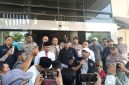 Alfian Masrsuto saat menyampaikan aspirasi di Kantor Bupati Pamekasan.