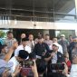 Alfian Masrsuto saat menyampaikan aspirasi di Kantor Bupati Pamekasan.