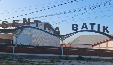 Gedung Sentra Batik Klampar.