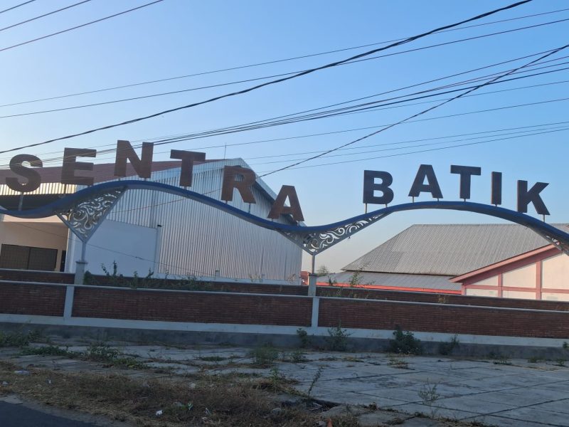 Gedung Sentra Batik Klampar.